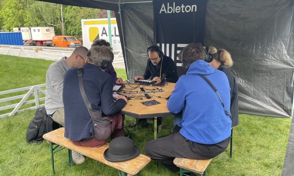 Ableton Move Workshop  im Außengelände (Bildquelle: Sven Rosswog)