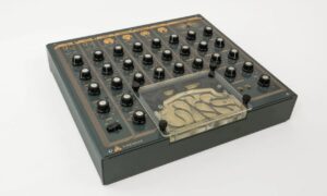 Finegear The Dirt Magnet: Effektgerät mit Kassetten Tape-Delay Artikelbild