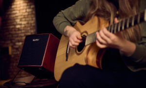 Hughes & Kettner era C: Der perfekte Akustik-Amp für Singer-Songwriter? Artikelbild