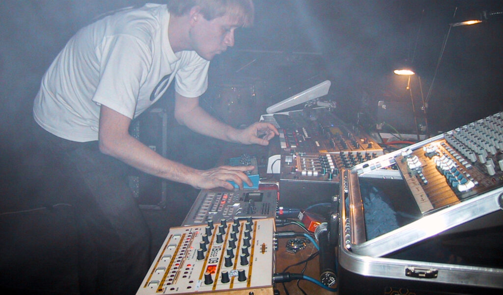 Als Techno Live Act mit eigenem Equipment reisen worauf ist zu achten?
