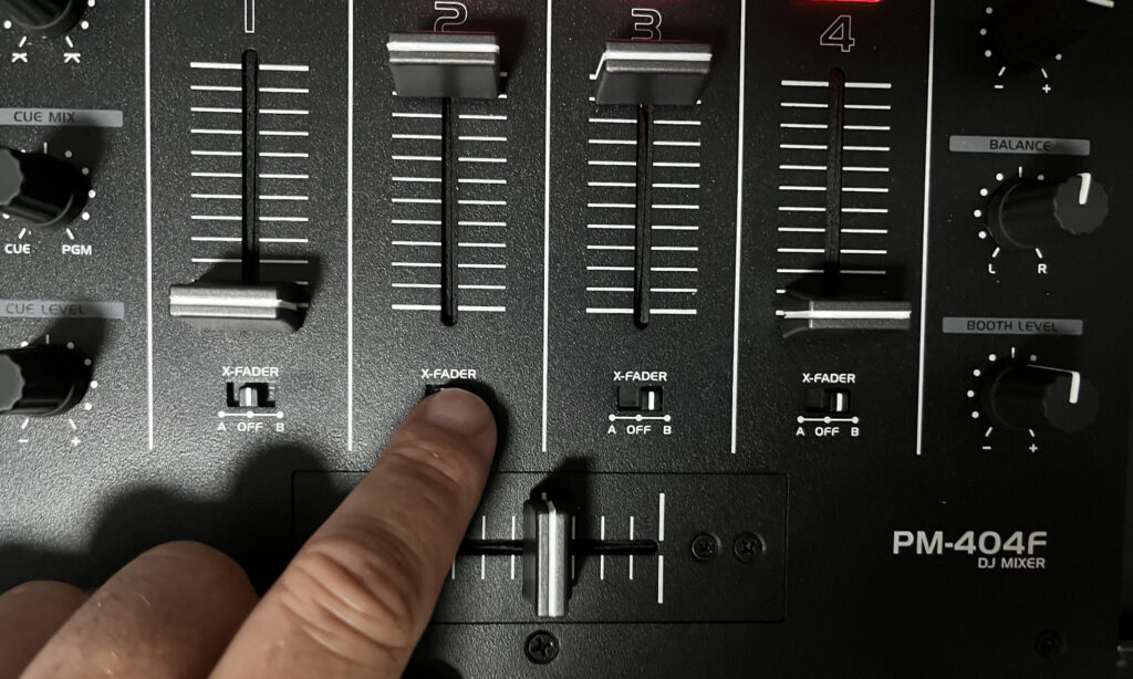 ... und dem Crossfader beherrscht.