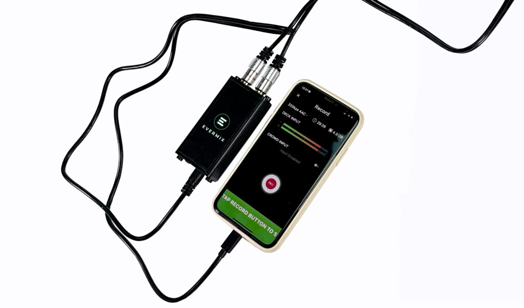 EvermixBox5 mit Smartphone, aufnahmebereit
