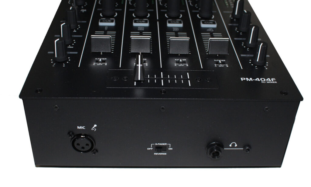 Frontpanel des Omnitronic PM-404F