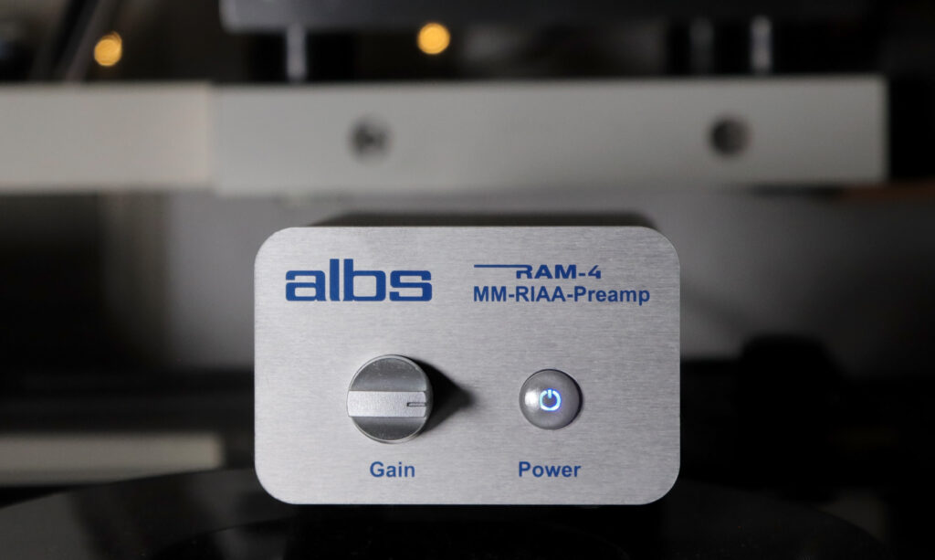 SPL Phonos Duo Black Test: Mit von der Partie: ein RAM-4 von albs – wirklich ein toller Preamp!