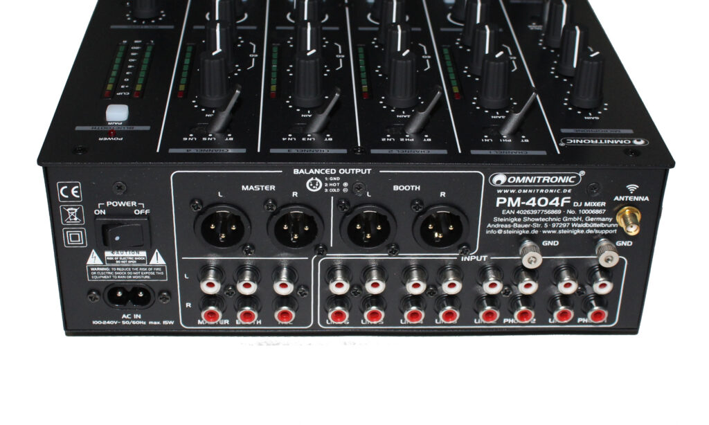 Backpanel des Omnitronic PM-404F