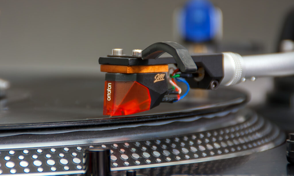 SPL Phonos Duo Black Test: MM-Tonabnehmer: Ortofon 2M Bronze