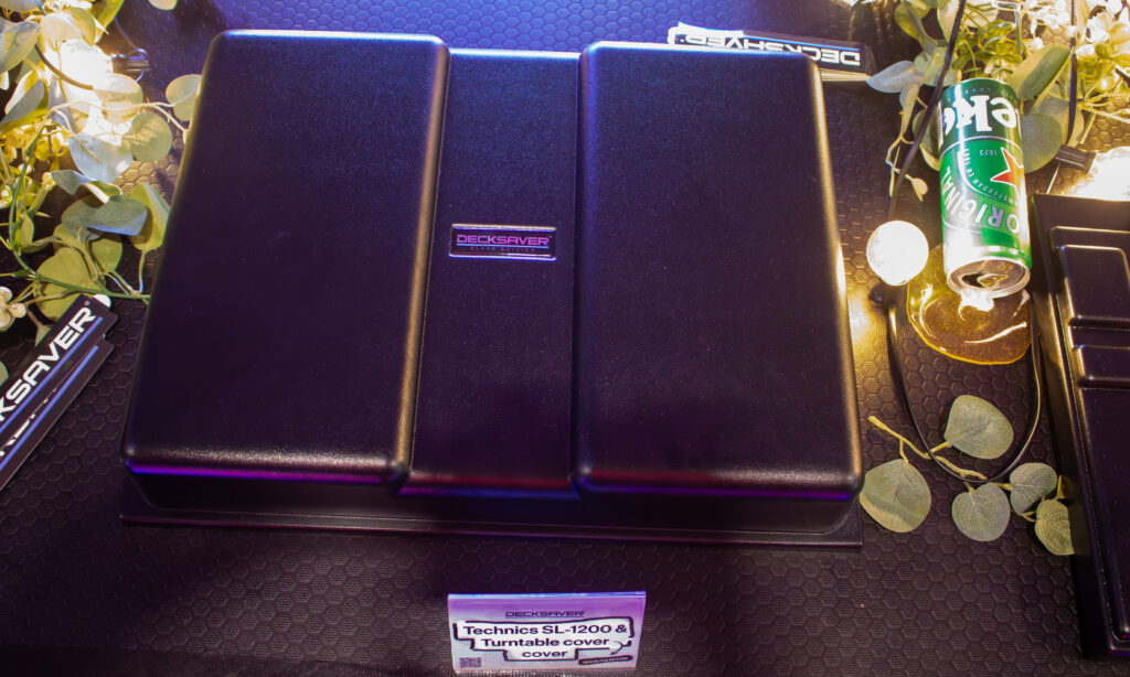  ...und zwar DECKSAVER, die nicht transparent, sondern schwarz sind.