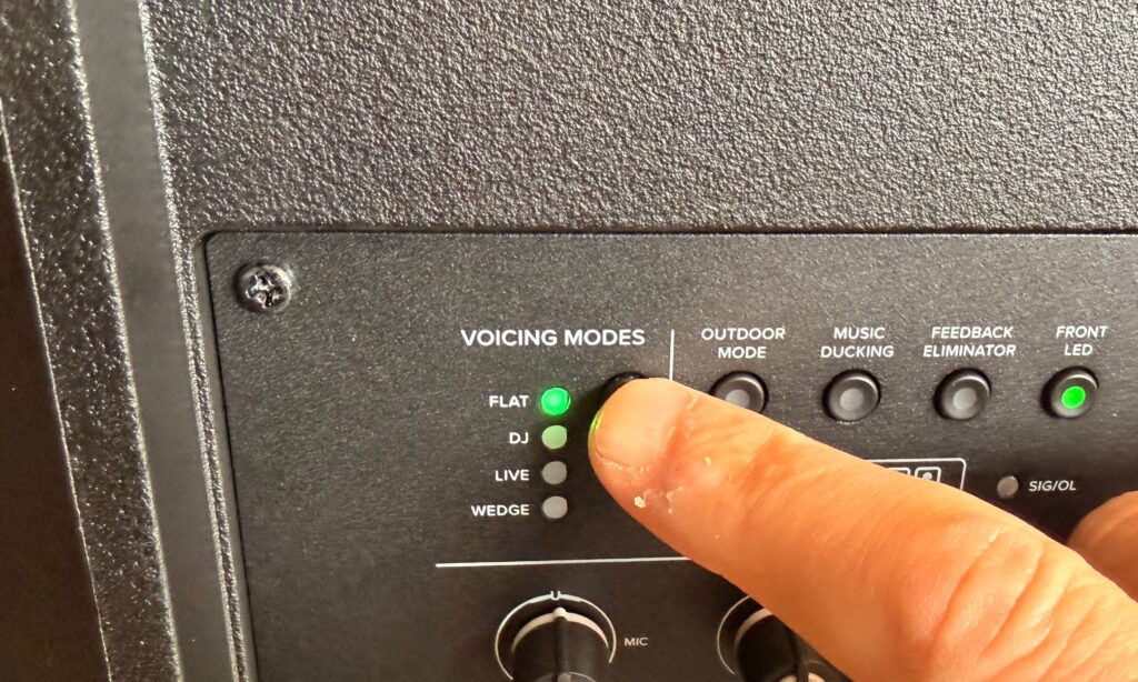 Mackie Thump 15v4 und 18Sv4 Test: Über die Voicing Modes wird der Klang per Tastendruck an den Einsatz angepasst
