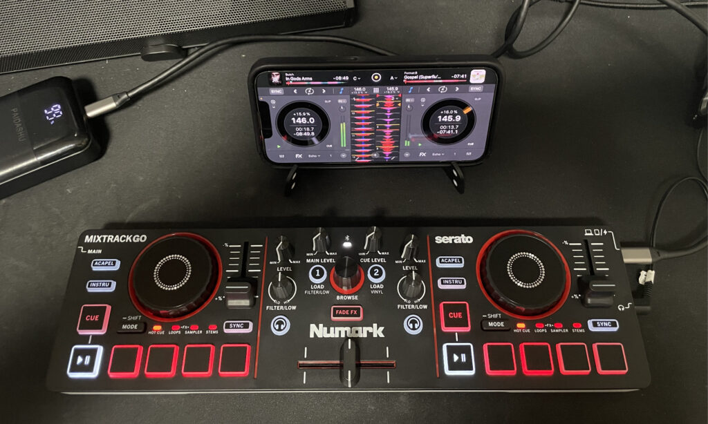 Der Controller läuft mit Powerbank und Bluetooth-MIDI