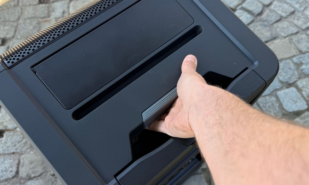 Die LD Systems Anny 12 verfügt über reichlich Griffe