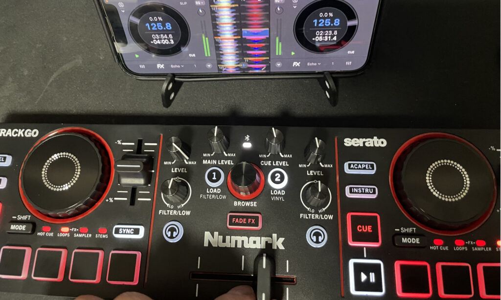 Numark Mixtrack Go mit djay iPhone