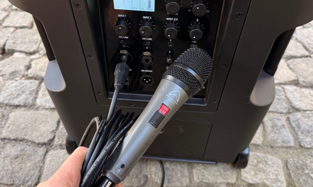 Handmikrofone lassen sich direkt an die LD Systems ANNY 12 Box anschließen