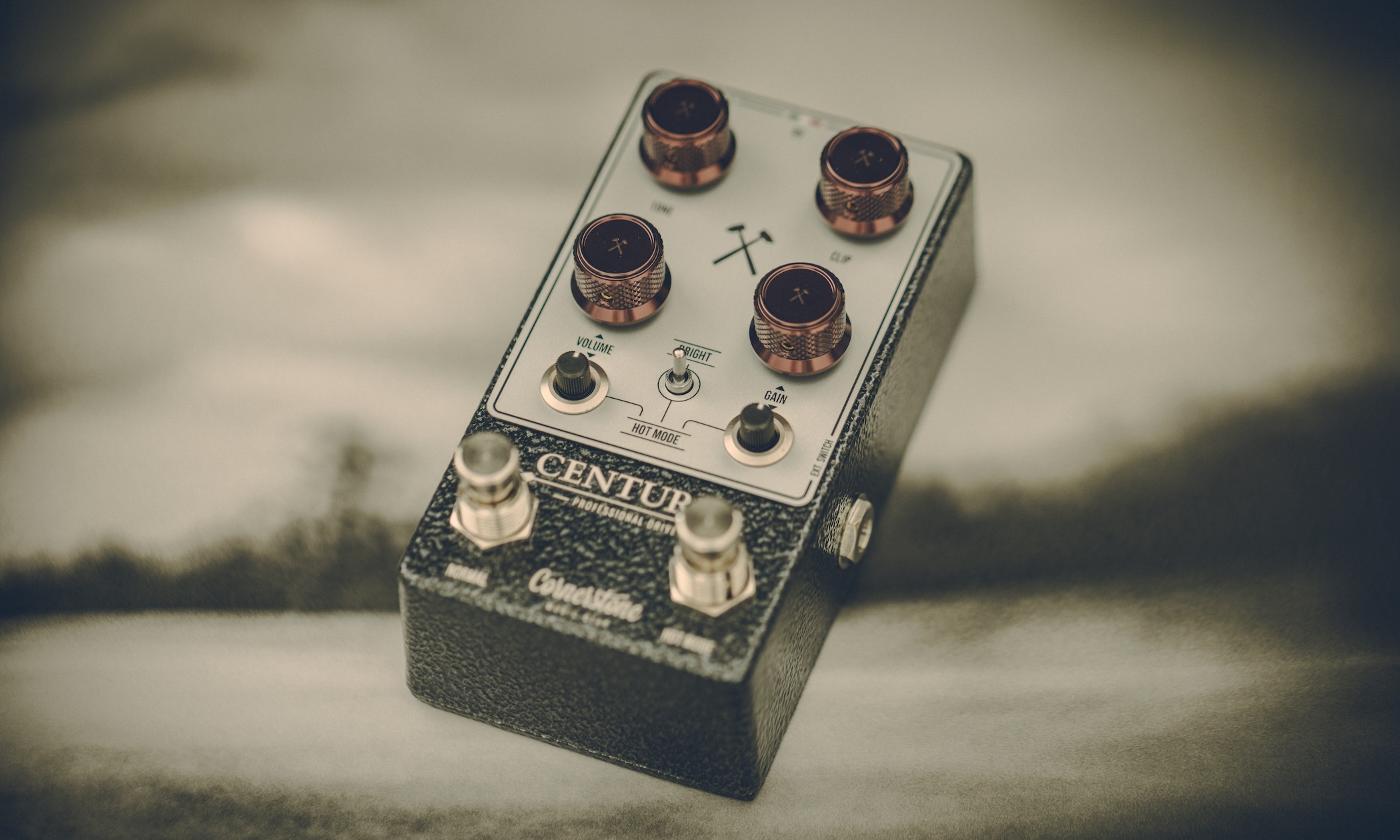 Test: Cornerstone Centurio – Zwei Klon-Klone in einem Pedal - Bonedo
