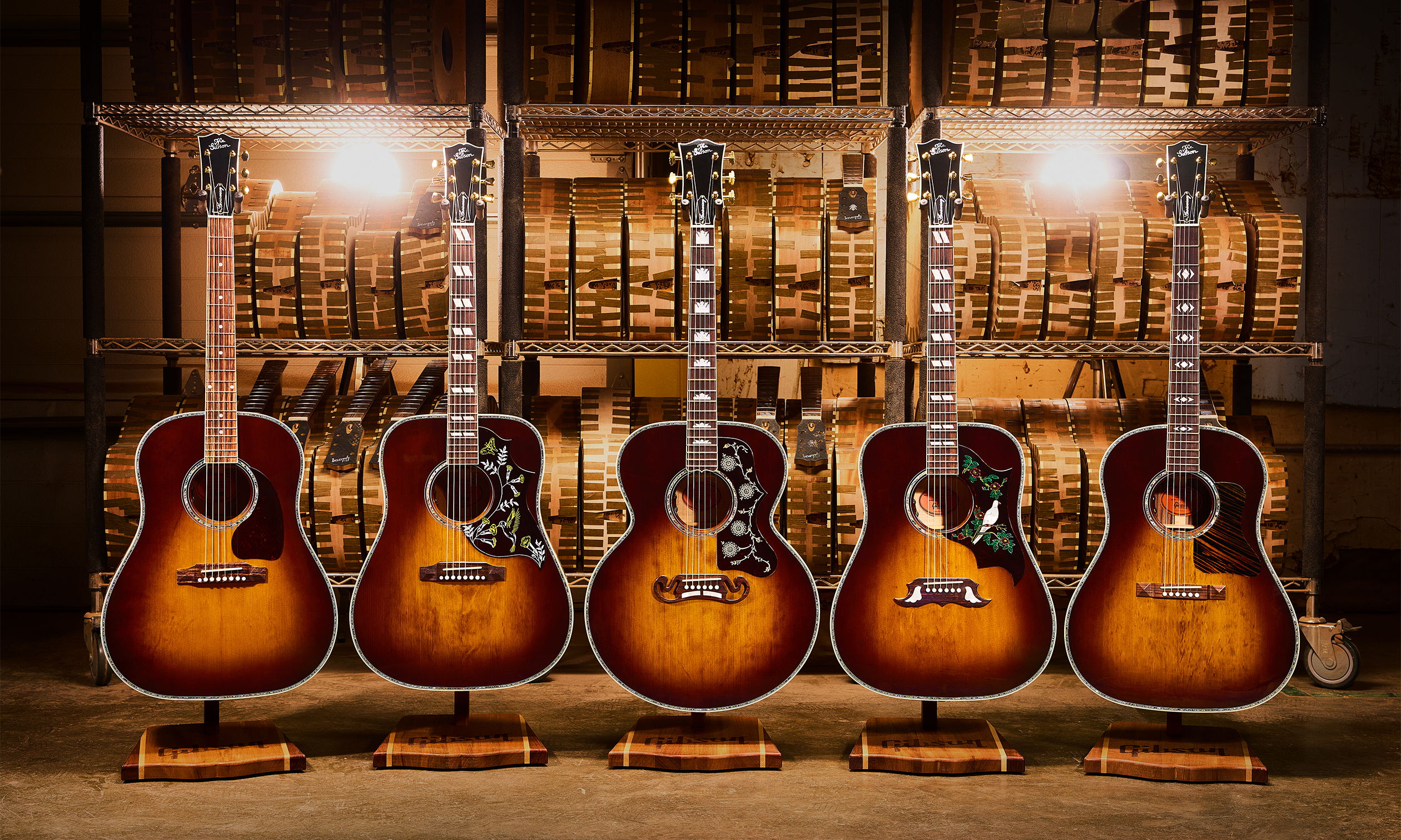 Gibson Custom feiert 100 Jahre Flat-Top-Akustikgitarre – fünf streng limitierte Modelle in Cremona Burst Artikelbild