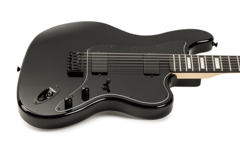 Test: Harley Benton JA-Baritone HH BK – Günstige Baritongitarre für Metal und tiefe Tunings? Artikelbild