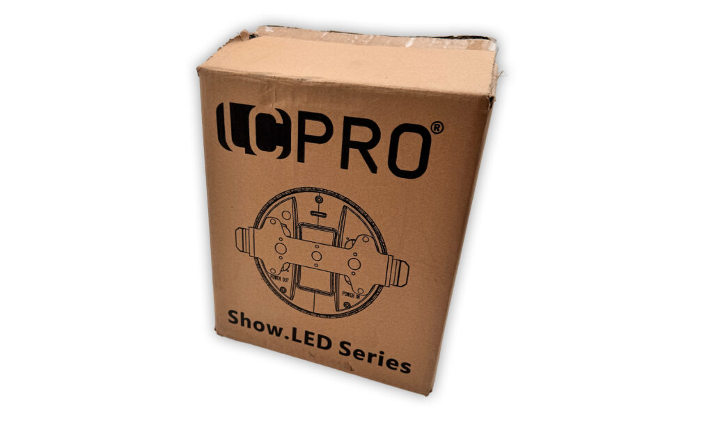 Der LCPRO Show.LED C6 MK2 kommt in der klassischen Verpackung