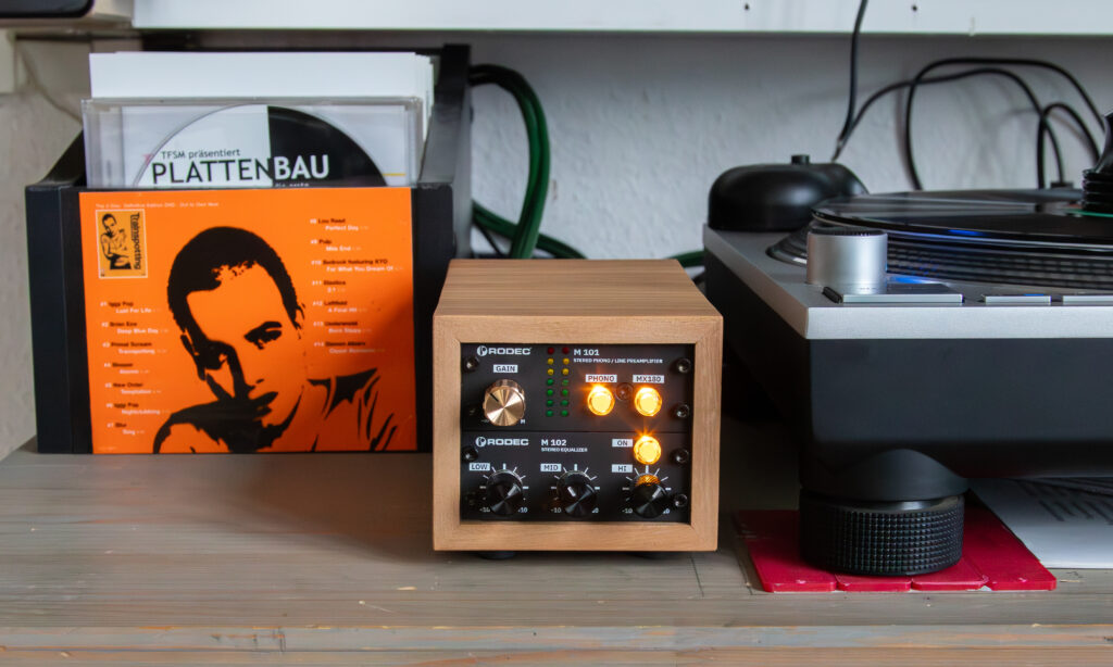 Rodec Bunk 01 Elm Black Test:  Drei LEDs an: MX180-Preamp mit EQ (Bild: Rodec)