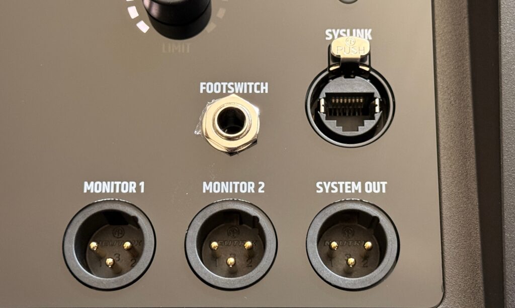 Die Audio-Ausgänge des LD Systems Maui 28 G3 Mix