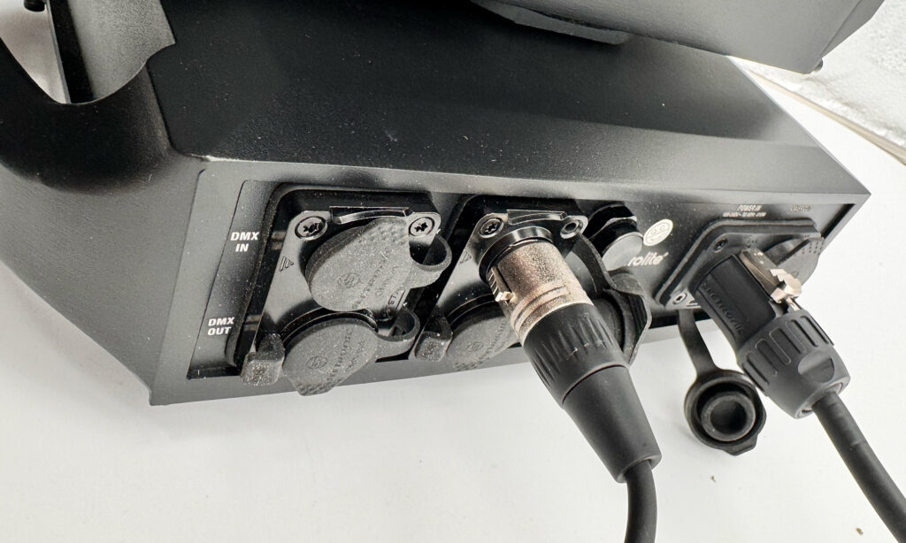 Über 3-Pol-Kabel schicke ich meine Signale in den Moving Head
