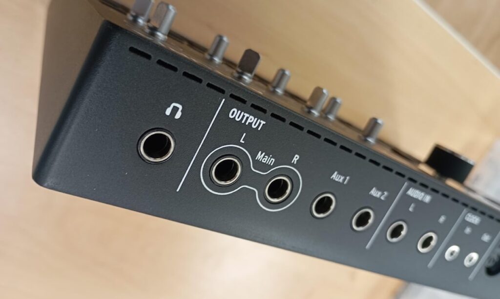 Arturia DrumFreak Leak  Anschlüsse (Bildquelle: Reddit)