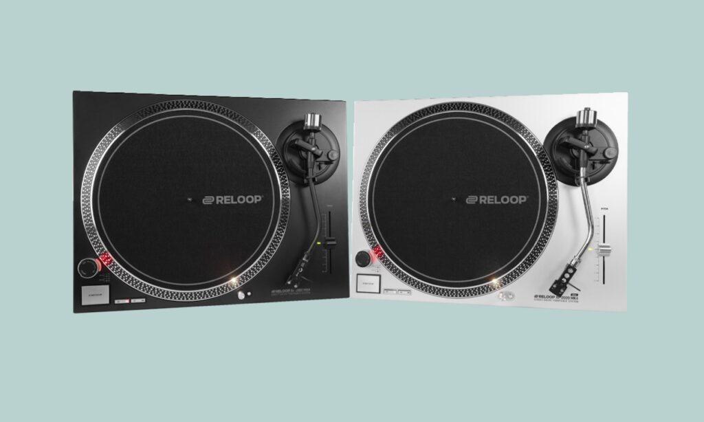 RP-2000 MK4 in Schwarz und Silber (Bildquelle: Reloop)