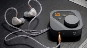 IK Multimedia ARC ON-EAR: Jetzt T-RackS 6 Pro im Wert von 199 Euro gratis dazu