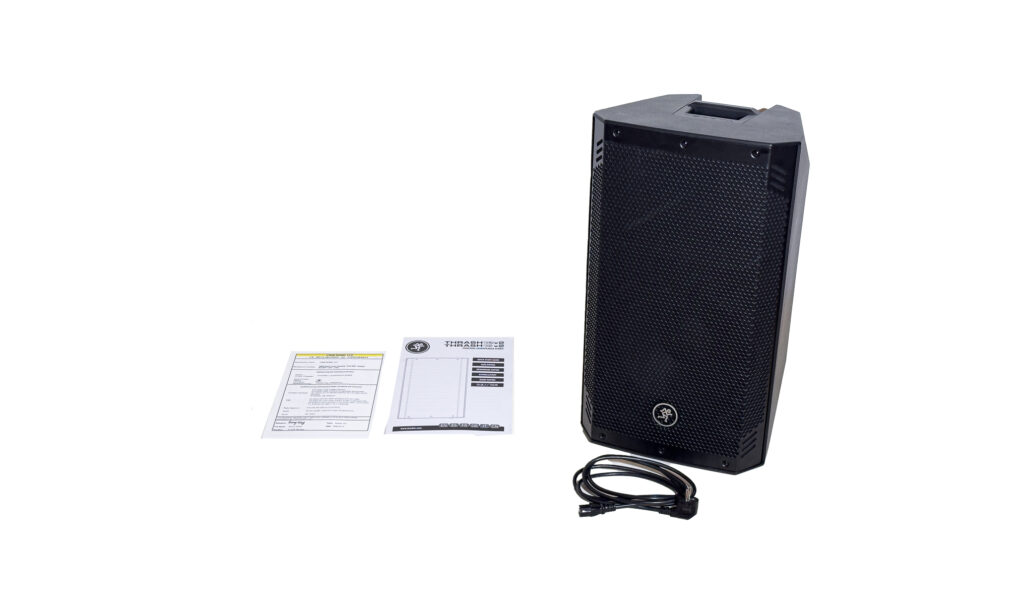 Der gesamte Lieferumfang des Mackie Thrash12v2