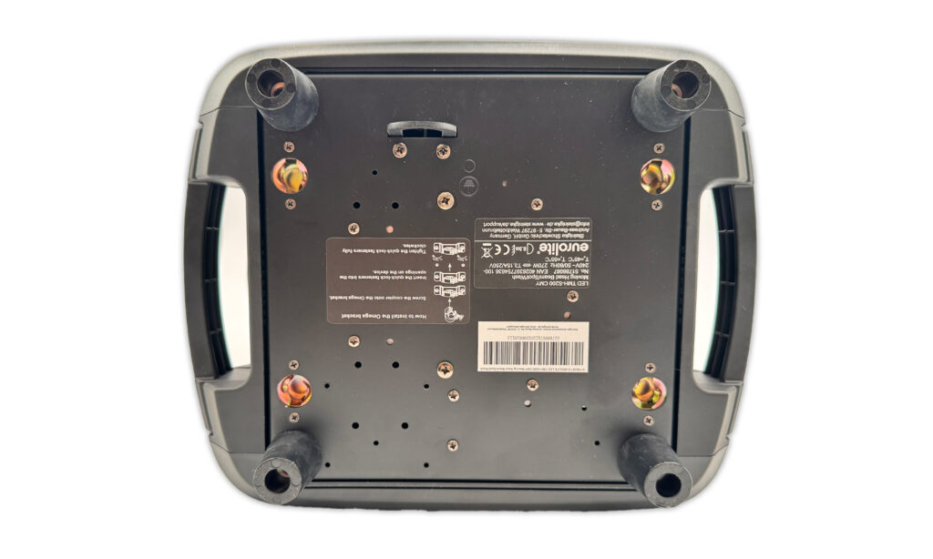 Unter dem Eurolite LED TMH-S200 CMY BSW sind Quick-Locks und Füße angebracht