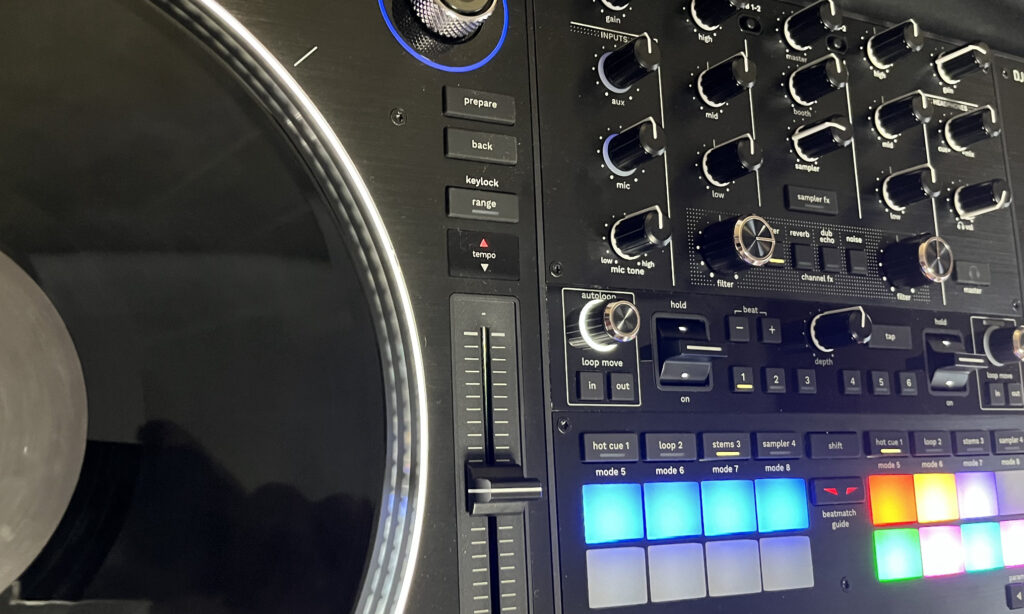 Loops und Performance Pads beim Hercules DJControl T10