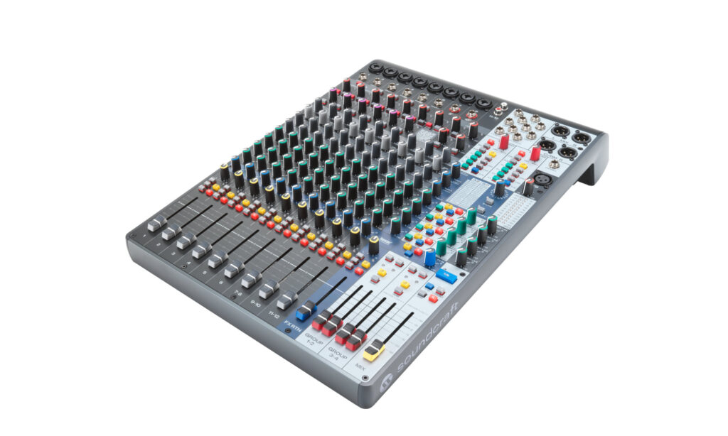  Soundcraft Signature Plus  12