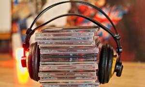 Die CD ist zurück: Warum die Gen Z wieder CDs kauft Artikelbild