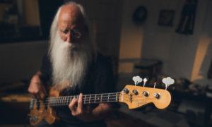 Fender ehrt Lee Sklar mit Signature Precision Bass Artikelbild