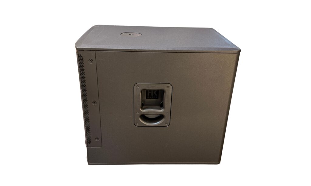 Zwei Griffe sind im Gehäuse des HK Audio Portable Sub 118 A verbaut