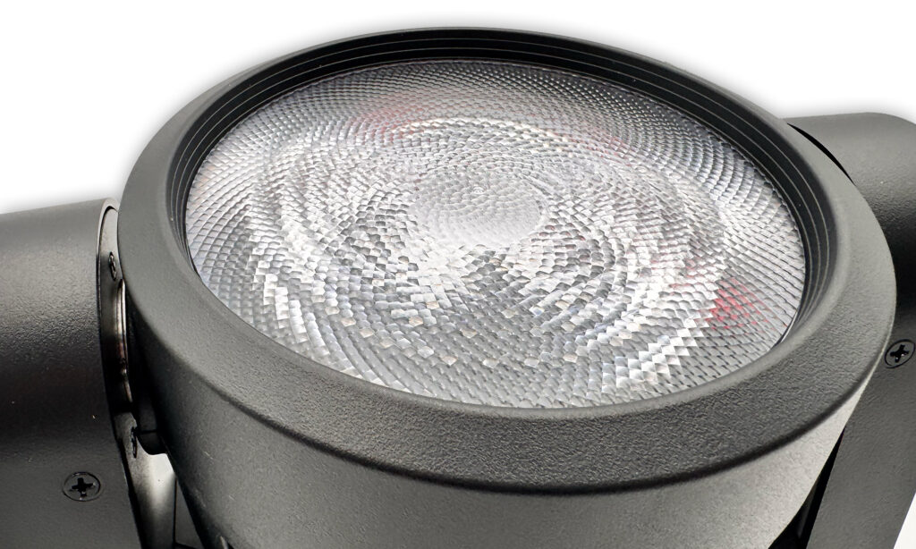 Die große Linse ist mit der 120W-LED versehen
