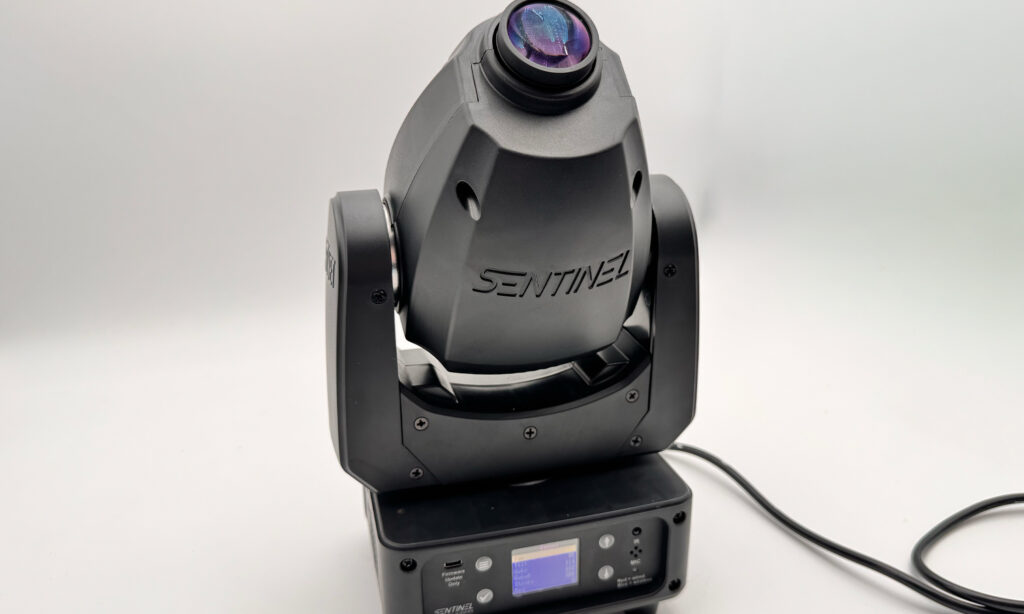 Im manuellen Modus kann ich alle Grundfunktionen des Chauvet DJ Sentinel Spot Q60 ILS nutzen