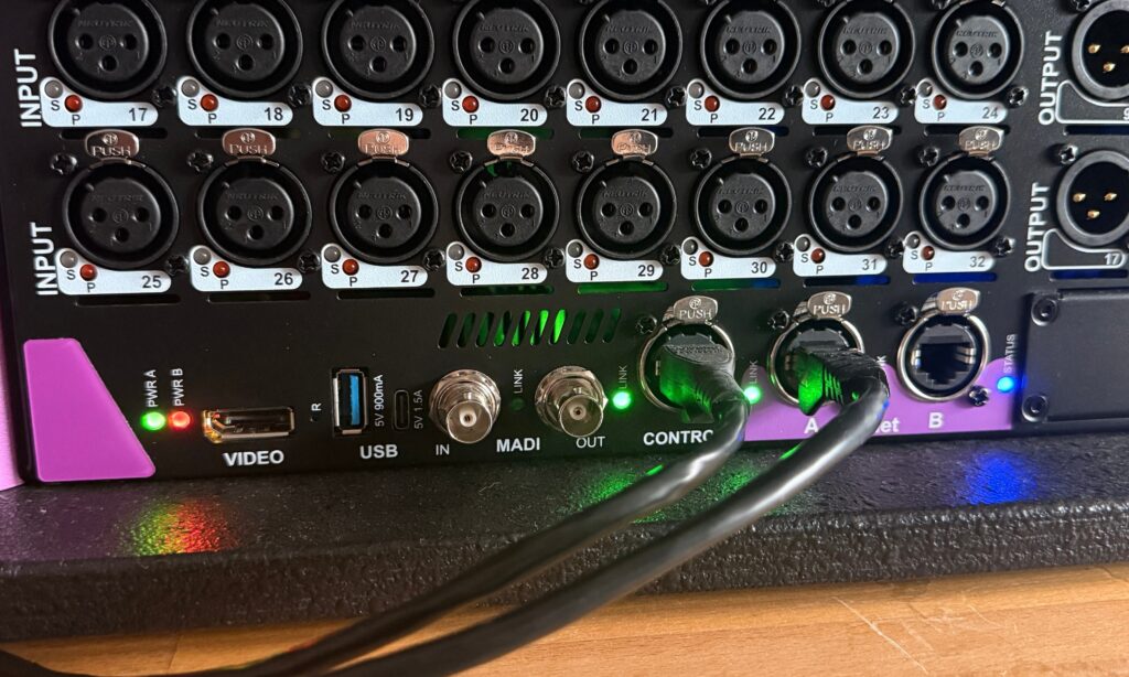 Violet Audio dMix 128: Grüne LEDs verweisen auf eine stabile Verbindung