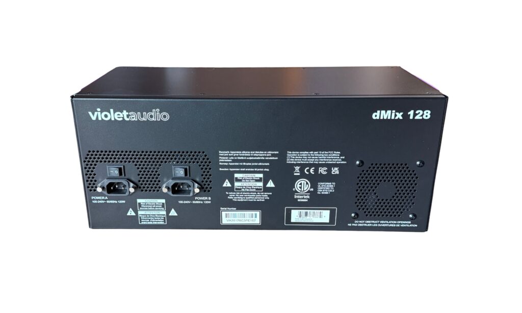 Gleich zwei redundante Netzteile sind im dMix 128 verbaut