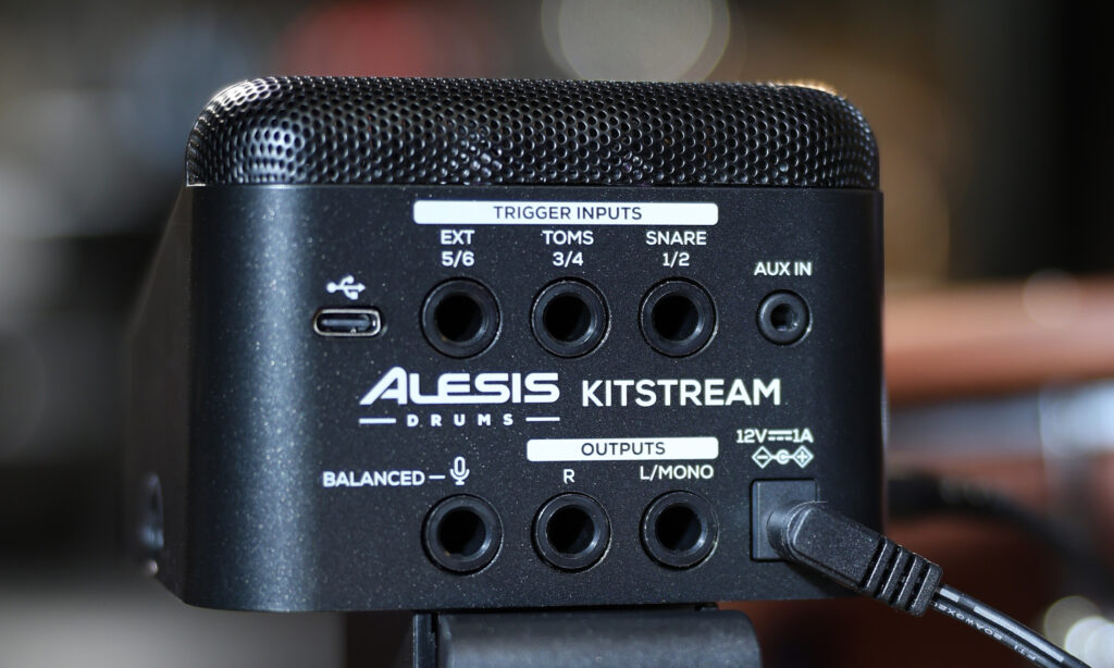 Rückseite des Alesis KitStream mit Ein- und Ausgängen