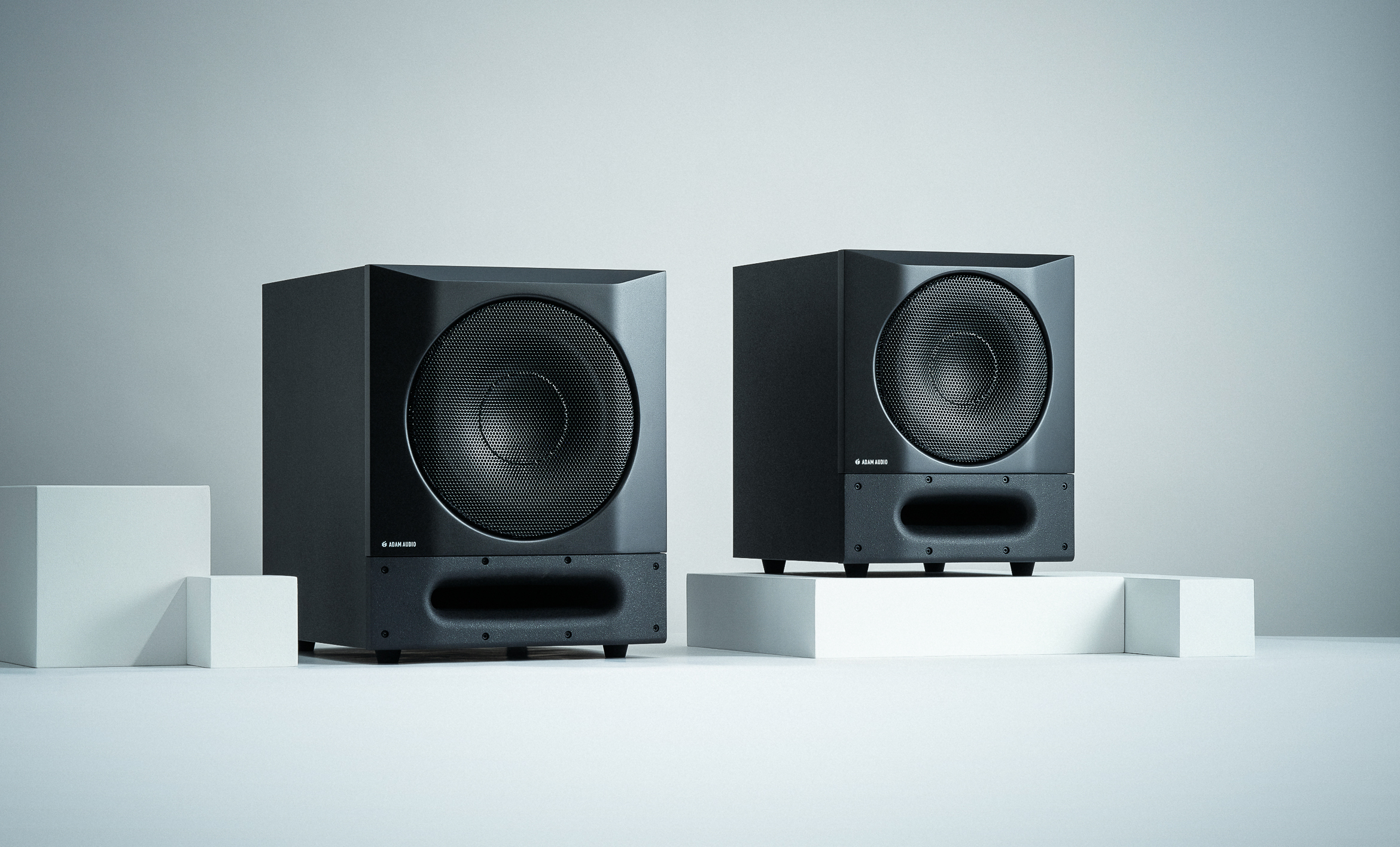 Adam Audio Sub8 und Sub10 Pro: Netzwerkfähige Woofer Artikelbild