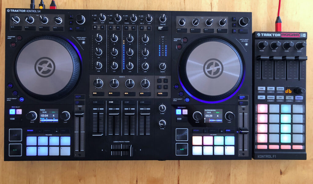 Traktor Kontrol S4 Mk3 und Kontrol F1