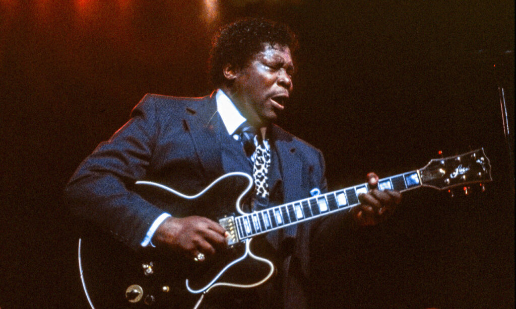 B.B. King – an dieser Legende kommt wohl niemand vorbei, der sich mit Blues (und Blues-Drumming) beschäftigt. (Credit: Alamy Stock Foto / Odile Noël)