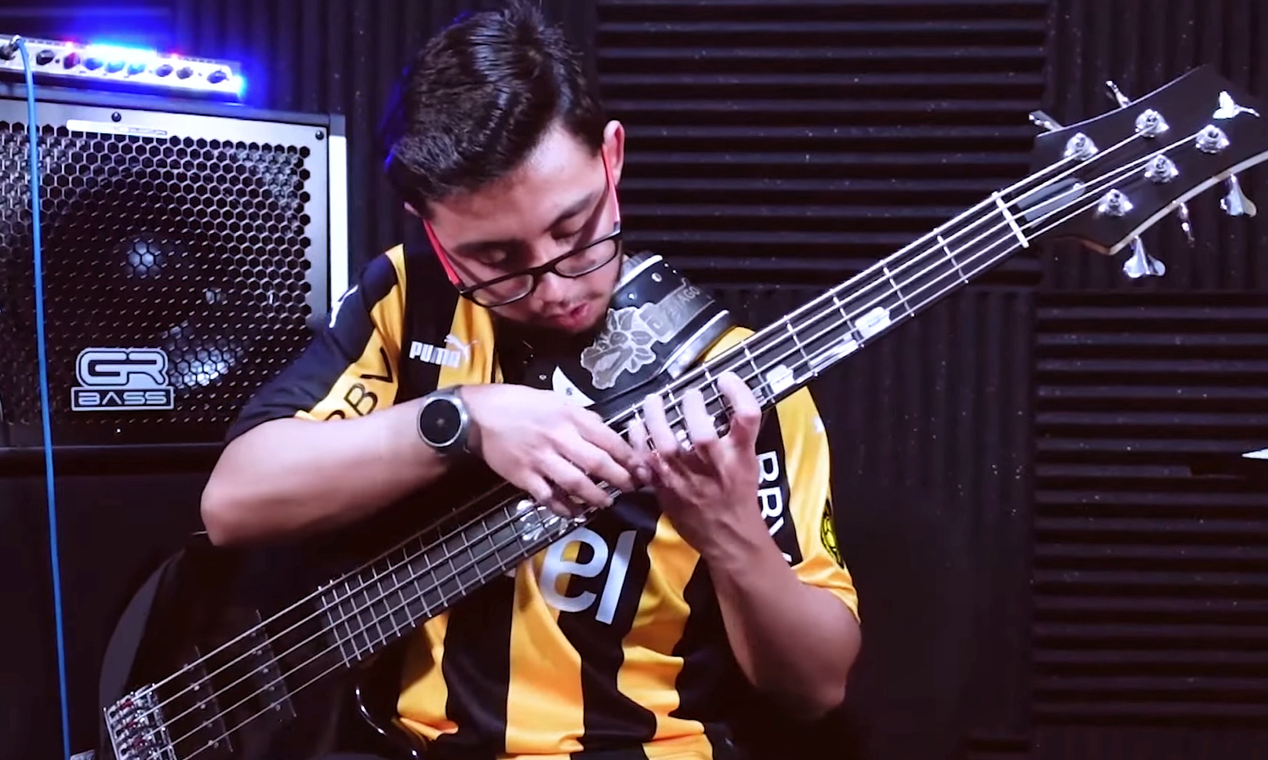 Tiago Andree: Unglaubliches Tapping-Basssolo! Artikelbild