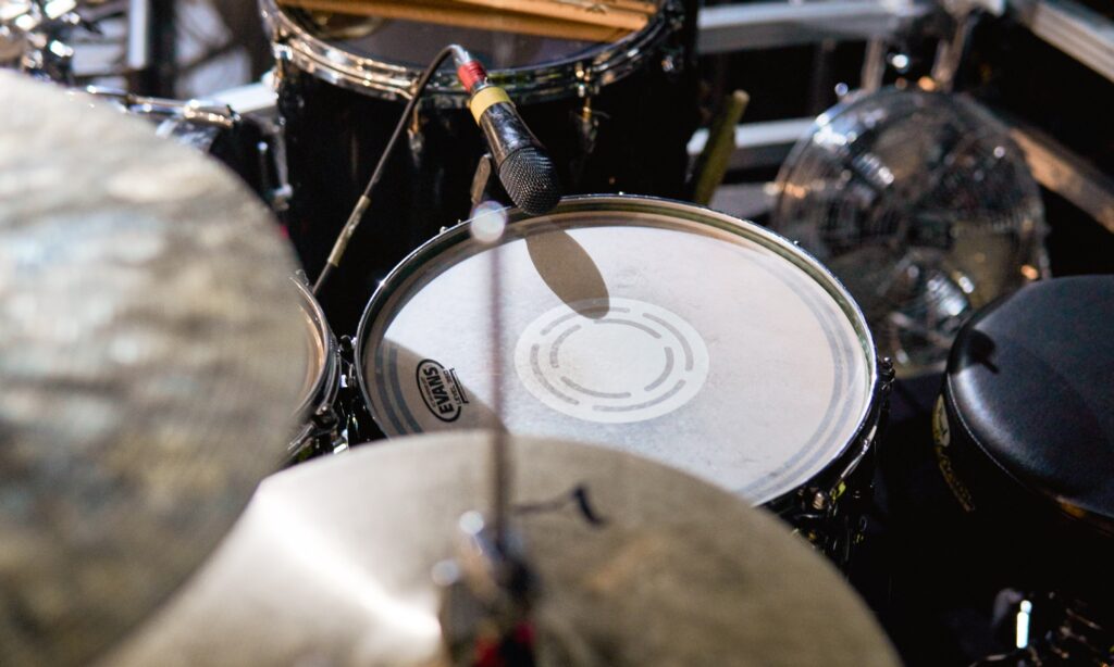 Das zweilagige Evans 14" EC Edge Control kommt u.a. bei Arejay Hale zum Einsatz.