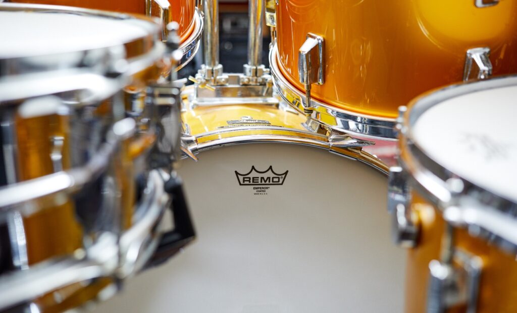 Fett, aber tonal: John Bonham schwor beispielsweise auf das Remo Emperor Coated als zweilagiges Schlagfell. 