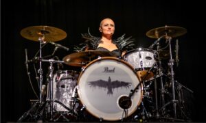 Katha Mia von Mono Inc. im Interview – Die Rabenkönigin Artikelbild