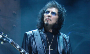 "Ich glaube, er hat sich wirklich dazu aufgerafft, die letzte Show zu spielen": Tony Iommi spricht zum ersten Mal öffentlich über den Tod von Ozzy Osbourne Artikelbild