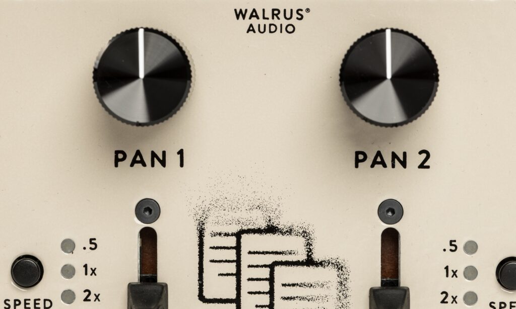 ... und je einem Poti für das Stereo-Panning (Pan 1/2). Hier lässt sich stufenlos festlegen, wie hoch der Anteil jeder Spur im Stereobild ist.
