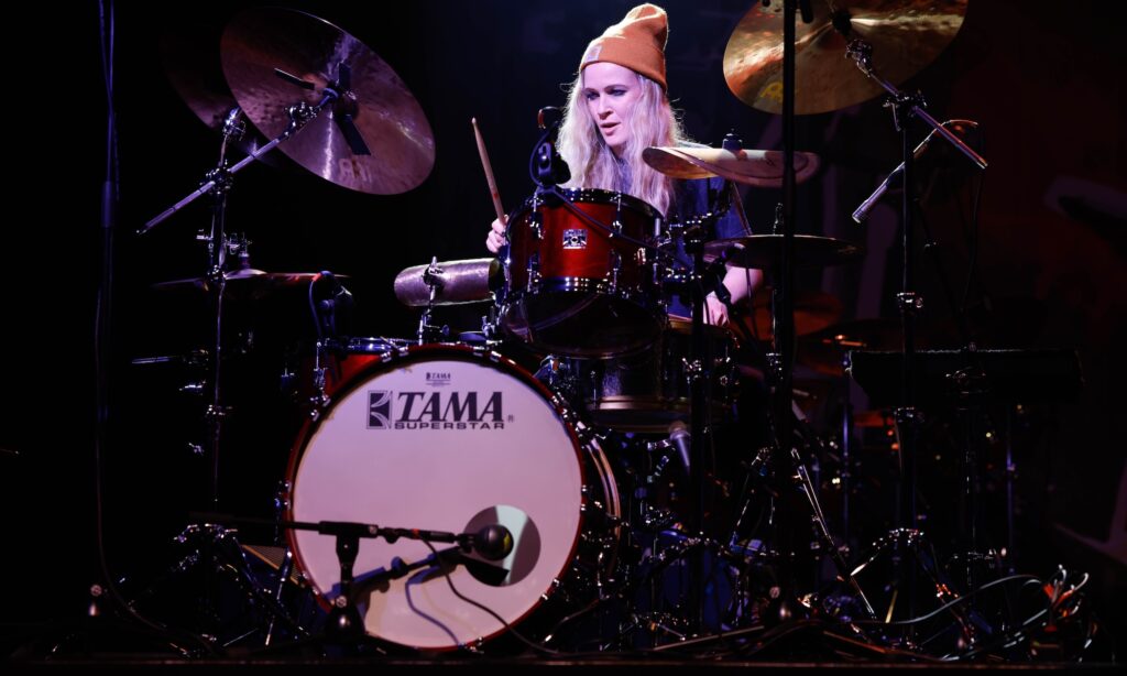 Anika Nilles ist das Gesicht ihrer Band Nevell, aber eine feste, „richtige“ Besetzung ist ihr wichtig. (Foto: Alex Kluft)