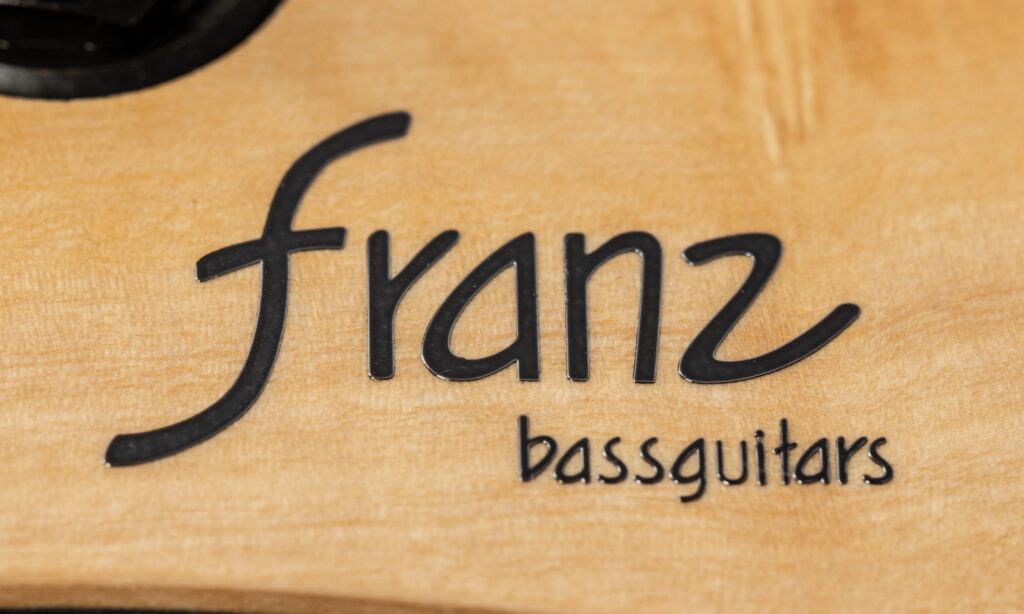 Franz Bassguitars Sirius 5 Olive