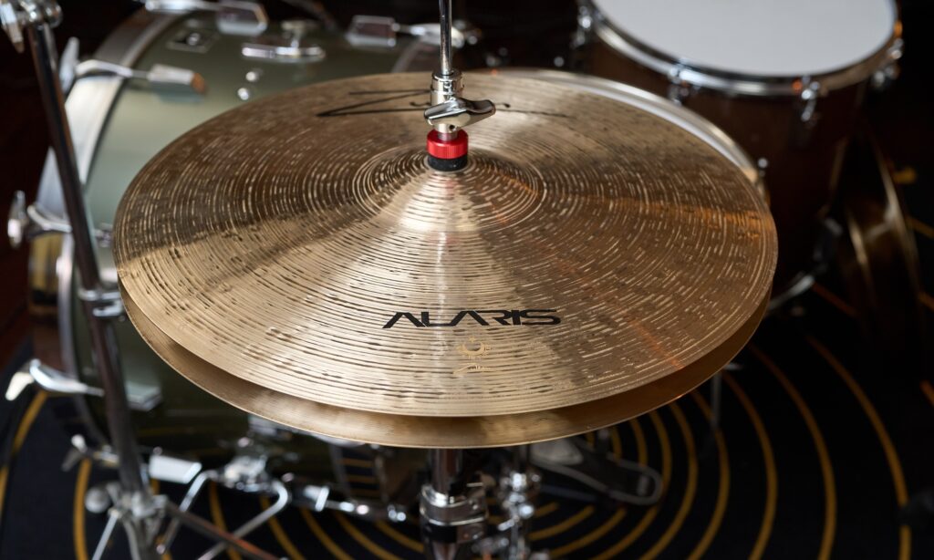 Bei den Hi-Hats wird ein Medium-Top mit einem schwereren Bottom gepaart.